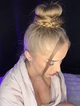 AubrieleRouj1 online show from 02-05-26, 05:42