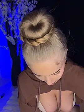 AubrieleRouj1 online show from 12-20-25, 06:22