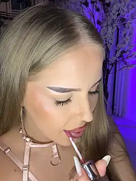 AubrieleRouj1 online show from 01-12-26, 06:04