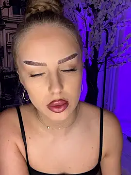 AubrieleRouj1 online show from 01-13-26, 05:17