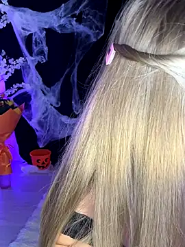 AubrieleRouj1 online show from 10-28-25, 04:28