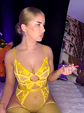 AubrieleRouj1 online show from 11-13-25, 06:23