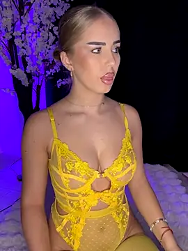 AubrieleRouj1 online show from 12-21-25, 05:36