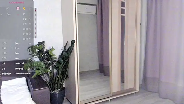 SaraShine  online show from 10-23-25, 08:07