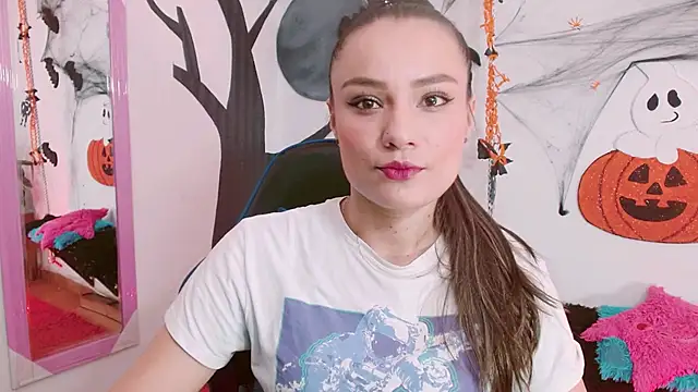 Snapshot of danna_888 chatting on 10-14-25, 06:52 danna 888 online show from 10-14-25, 06:52