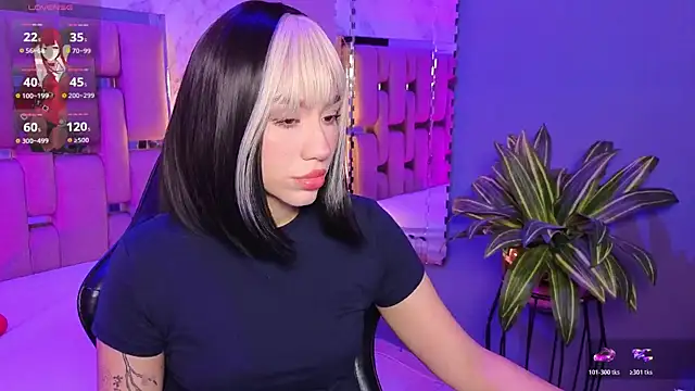 Snapshot of ZharaLux chatting on 04-06-26, 12:50 ZharaLux online show from 04-06-26, 12:50