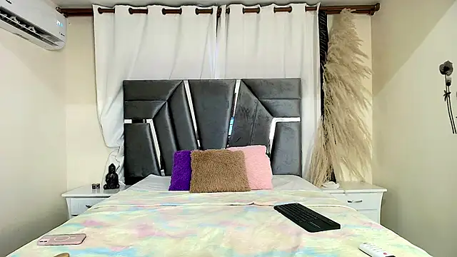 MiniLove 01 online show from 04-24-26, 12:07