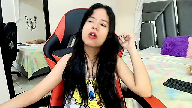 MiniLove 01 online show from 04-17-26, 12:19