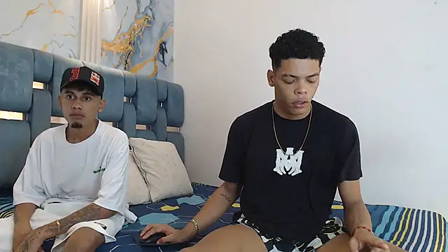 Snapshot of PRETTY_FEM chatting on 02-18-26, 01:36 PRETTY FEM online show from 02-18-26, 01:36