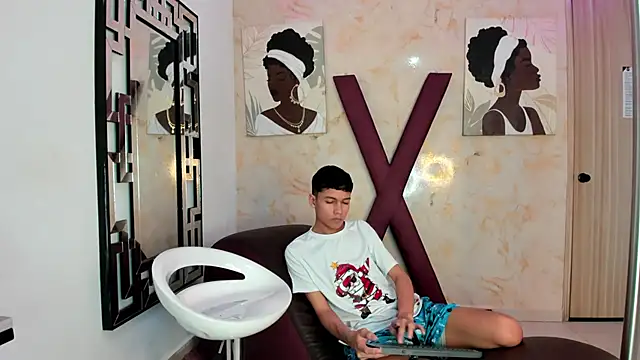 PRETTY FEM online show from 03-31-26, 01:29