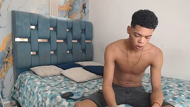 PRETTY FEM online show from 04-09-26, 01:40