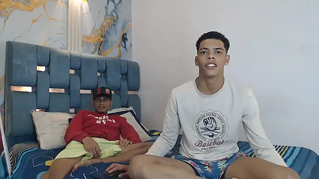 Snapshot of PRETTY_FEM chatting on 02-15-26, 01:50 PRETTY FEM online show from 02-15-26, 01:50