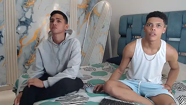 Snapshot of PRETTY_FEM chatting on 05-07-26, 01:32 PRETTY FEM online show from 05-07-26, 01:32