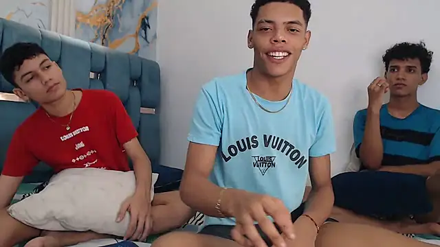 PRETTY FEM online show from 03-19-26, 02:00