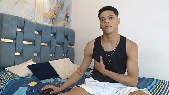 Snapshot of PRETTY_FEM chatting on 02-12-26, 01:27 PRETTY FEM online show from 02-12-26, 01:27