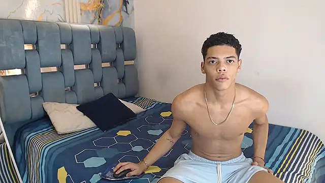 PRETTY FEM online show from 04-01-26, 01:19