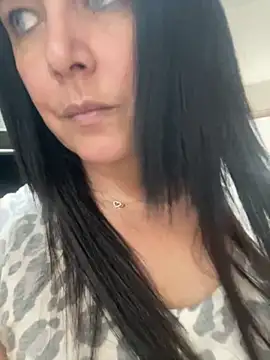 Snapshot of Mayra_milk chatting on 09-15-25, 08:53 Mayra milk online show from 09-15-25, 08:53