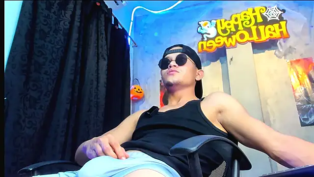 Manuel FPG online show from 10-27-25, 01:17