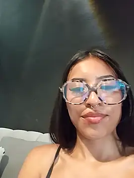 Snapshot of celeste_contreras chatting on 10-21-25, 04:06 celeste contreras online show from 10-21-25, 04:06