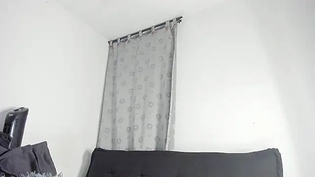 mila dash online show from 10-10-25, 01:17