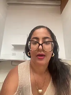 Jessyivonne online show from 10-17-25, 01:57