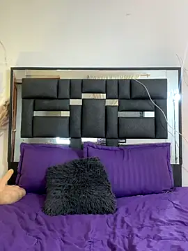 REINA ADAHARA online show from 11-18-25, 07:33