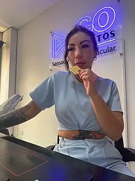 Sarahlove 90 online show from 12-19-25, 05:15