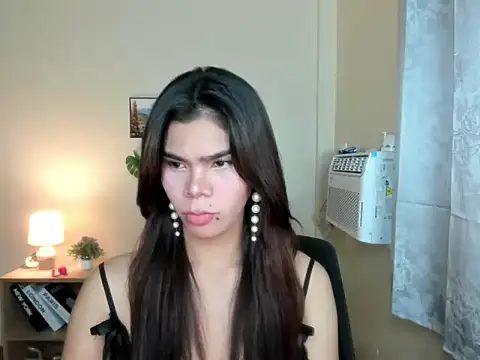 Snapshot of dianne_swift chatting on 10-21-25, 03:22 dianne swift online show from 10-21-25, 03:22