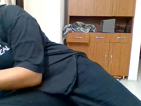 Snapshot of Vaani_Singha chatting on 10-12-25, 07:37 Vaani Singha online show from 10-12-25, 07:37