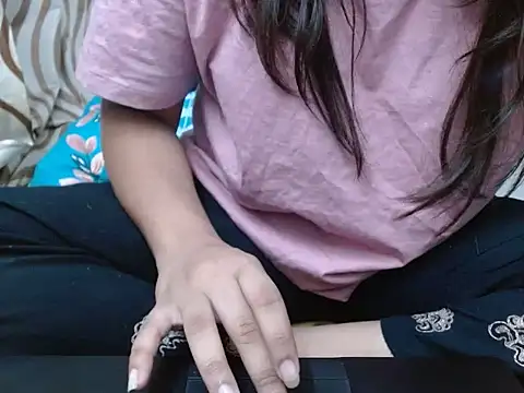 Snapshot of Vaani_Singha chatting on 10-11-25, 03:35 Vaani Singha online show from 10-11-25, 03:35