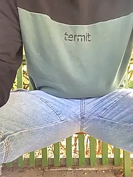 Snapshot of ZeoNVi chatting on 04-14-26, 03:00 ZeoNVi online show from 04-14-26, 03:00