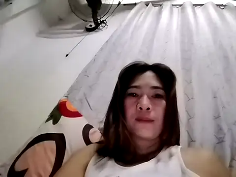 Snapshot of Fhukerat_13 chatting on 06-17-26, 04:39 Fhukerat 13 online show from 06-17-26, 04:39