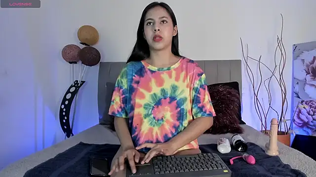 SoffiRousee online show from 09-19-25, 03:32