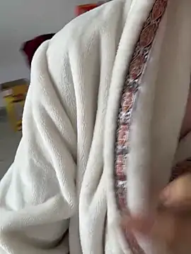 xiiuuff18 online show from 12-17-25, 01:54