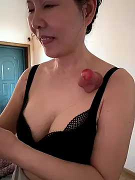 xiiuuff18 online show from 10-11-25, 12:33