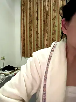 xiiuuff18 online show from 11-24-25, 11:43