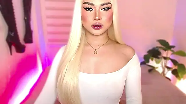 Snapshot of MissRumi_Hunter chatting on 02-10-26, 09:30 MissRumi Hunter online show from 02-10-26, 09:30