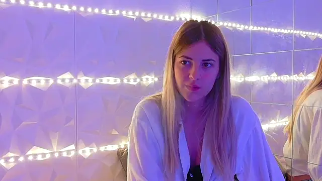 Snapshot of Aishha_ chatting on 09-19-25, 05:22 Aishha online show from 09-19-25, 05:22