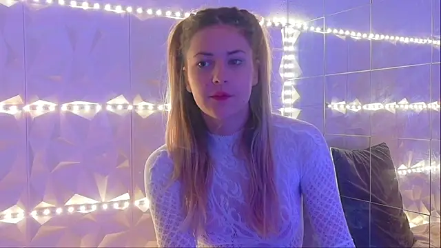 Aishha  online show from 10-27-25, 06:03