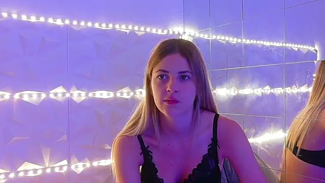 Snapshot of Aishha_ chatting on 09-25-25, 05:13 Aishha online show from 09-25-25, 05:13