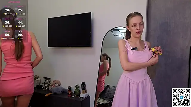 Snapshot of MorteBelle chatting on 05-24-26, 05:40 MorteBelle online show from 05-24-26, 05:40