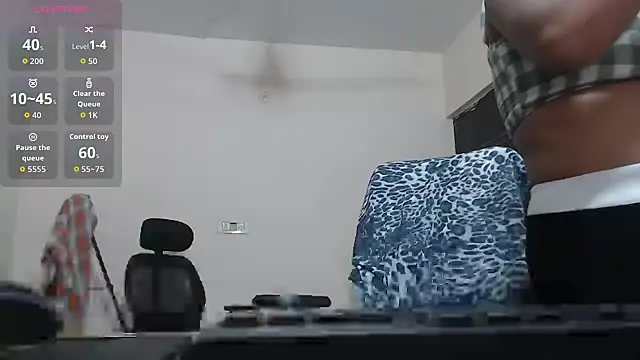  LoveBirds online show from 03-19-26, 06:19