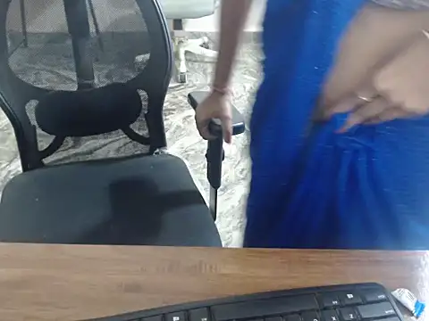  LoveBirds online show from 03-08-26, 06:11