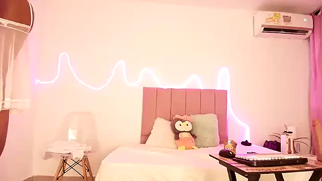 Snapshot of Valerin_salazar chatting on 10-04-25, 08:10 Valerin salazar online show from 10-04-25, 08:10