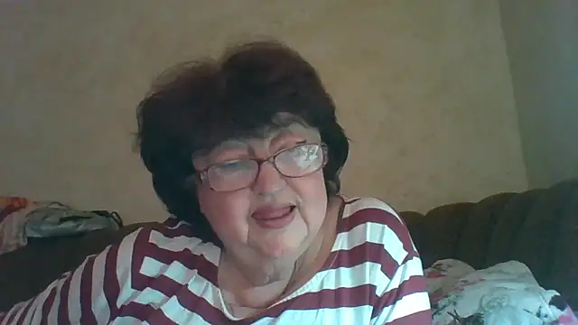 Snapshot of MilaSky5303 chatting on 10-11-25, 11:22 MilaSky5303 online show from 10-11-25, 11:22