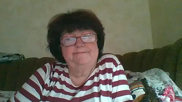 Snapshot of MilaSky5303 chatting on 10-18-25, 10:17 MilaSky5303 online show from 10-18-25, 10:17