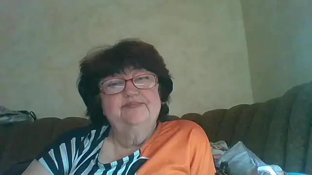 Snapshot of MilaSky5303 chatting on 10-13-25, 10:17 MilaSky5303 online show from 10-13-25, 10:17