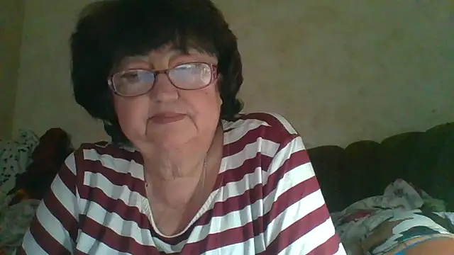 Snapshot of MilaSky5303 chatting on 10-06-25, 12:17 MilaSky5303 online show from 10-06-25, 12:17