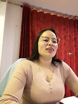 Daliz Leon online show from 10-13-25, 02:02