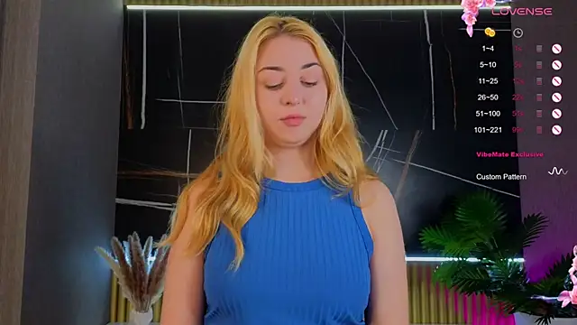 Snapshot of dreamhannah chatting on 09-16-25, 08:21 dreamhannah online show from 09-16-25, 08:21